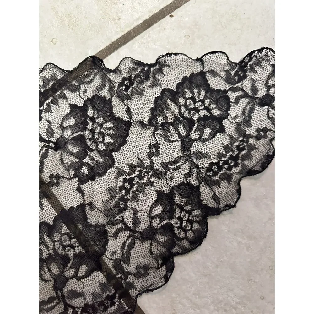 Vintage Black Lady Of Spain Lace Floral Mantilla Scarf/Veil Scalloped -
